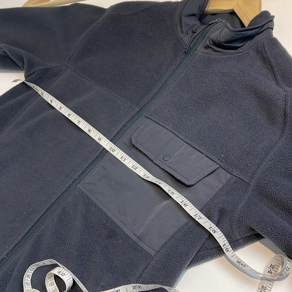 Mountain Hardware grey fleece zip up size small - Picture 6 of 8
